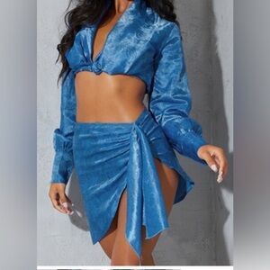 NWOT PRETTYLITTLETHING Paisley Cropped Top Blue Skirt Set Size 4